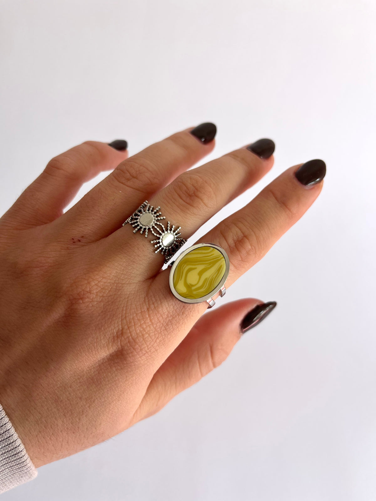 Anillo Syra Plateado Verde Oliva