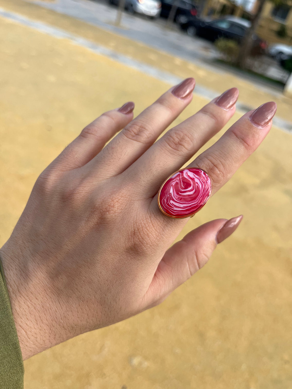 Anillo Maxi Syra Dorado Marmolado Rojo