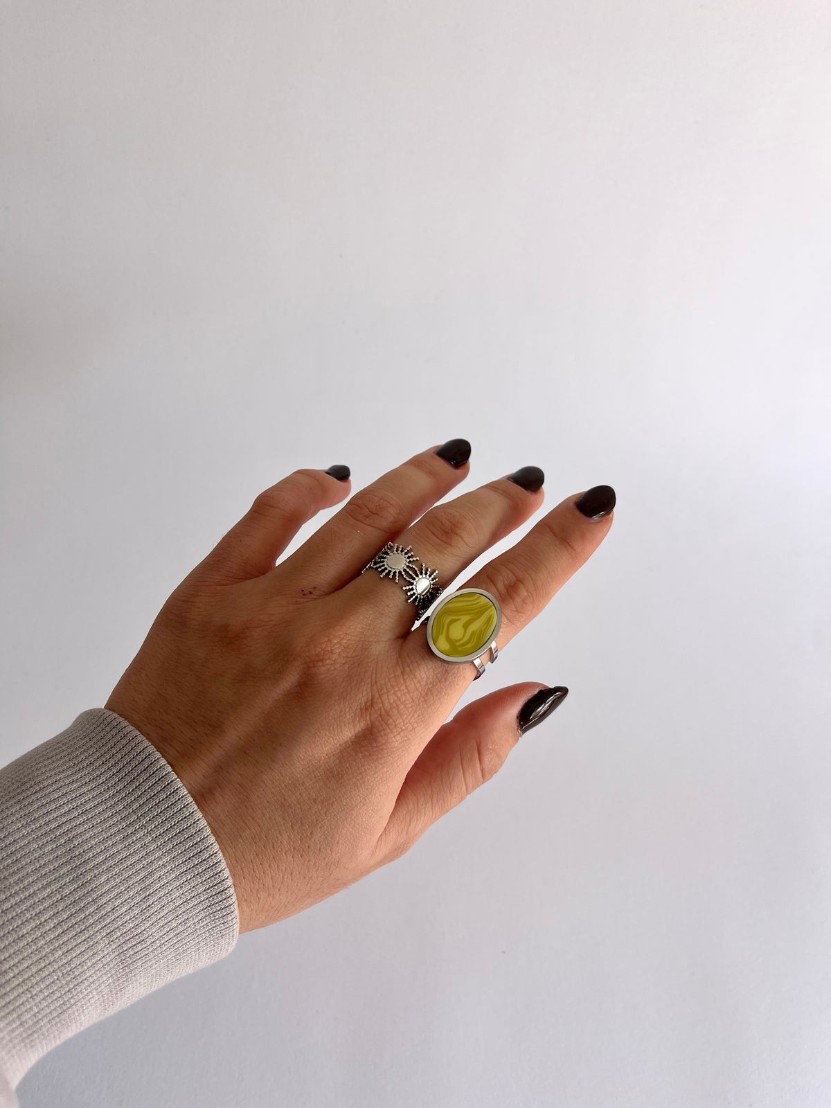 Anillo Syra Plateado Verde Oliva