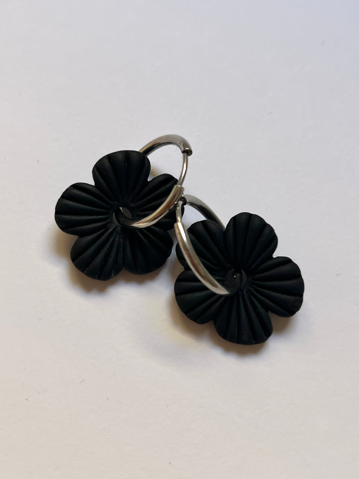 Aritos Hibisco Negro