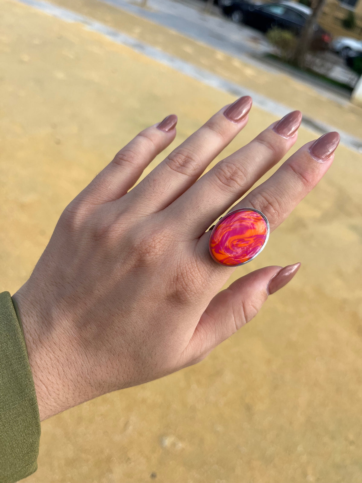 Anillo Maxi Syra Plateado Marmolado Naranja
