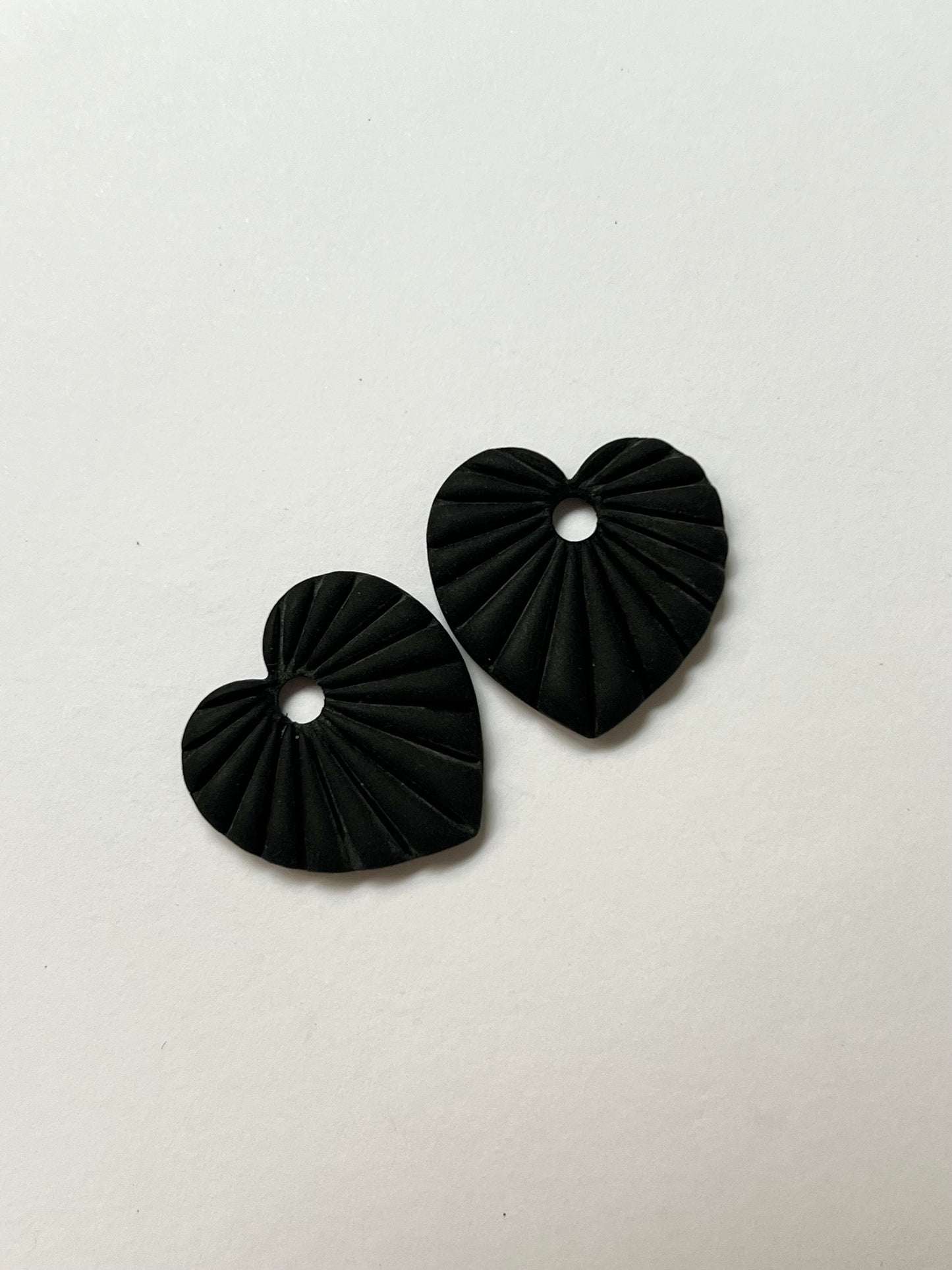 Aritos Corazonados Negro