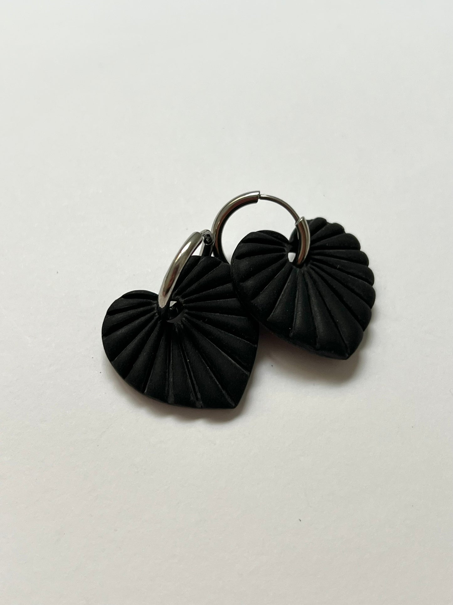 Aritos Corazonados Negro