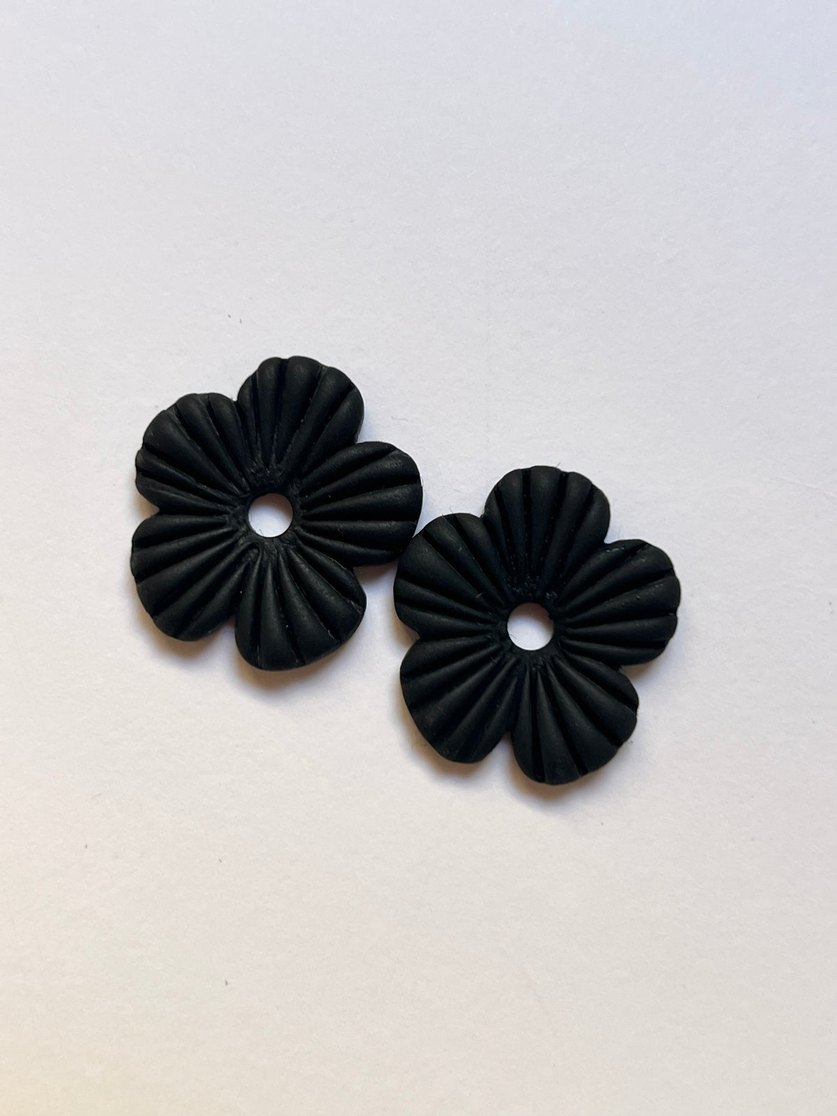 Aritos Hibisco Negro