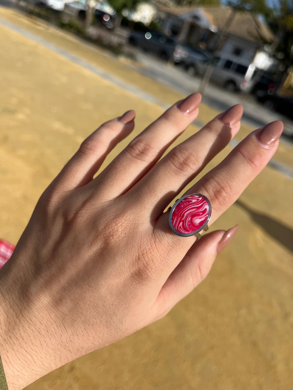 Anillo Syra Plateado Marmolado Rojo