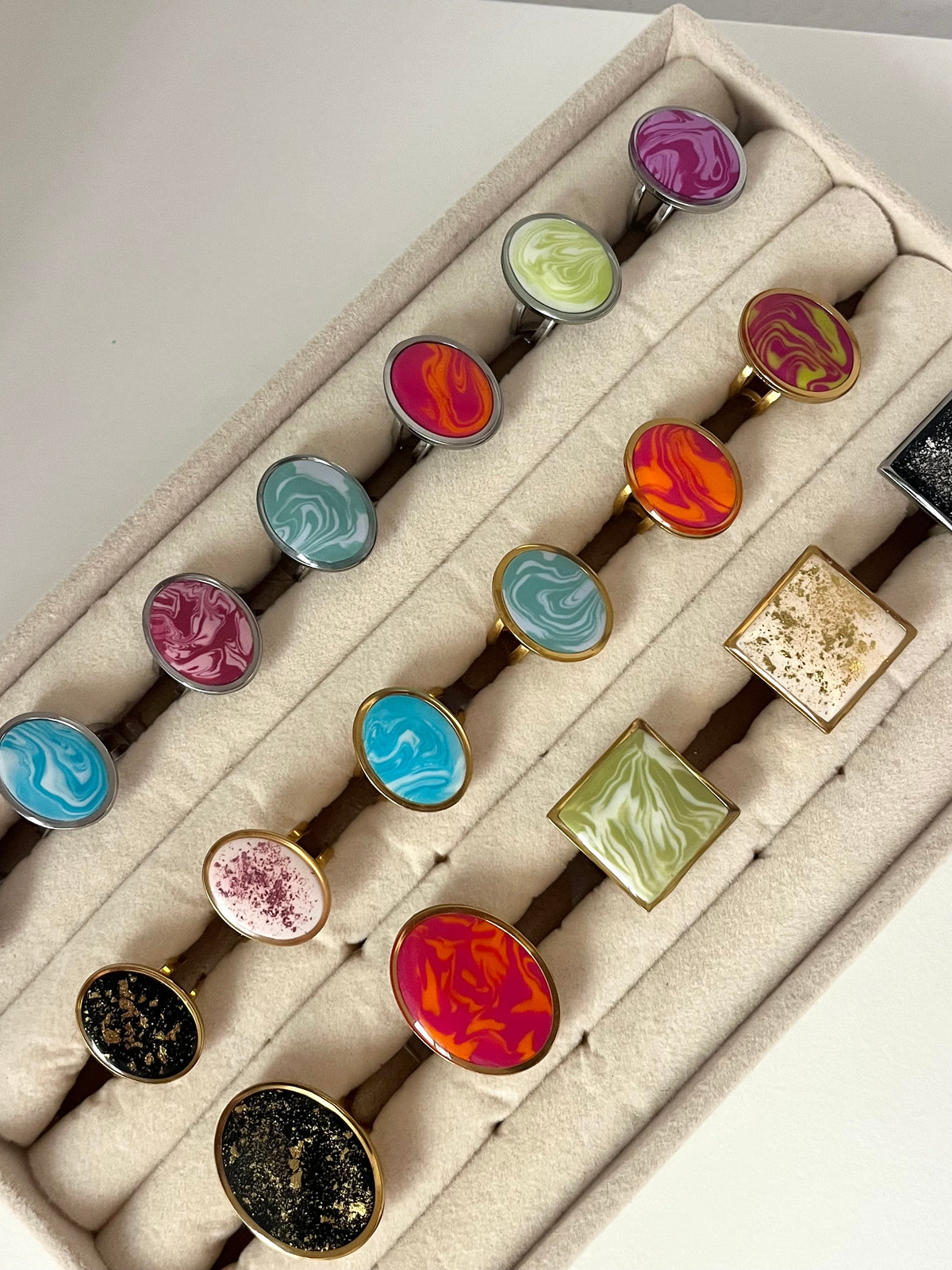 Anillo Syra Plateado Marmolado Buganvilla