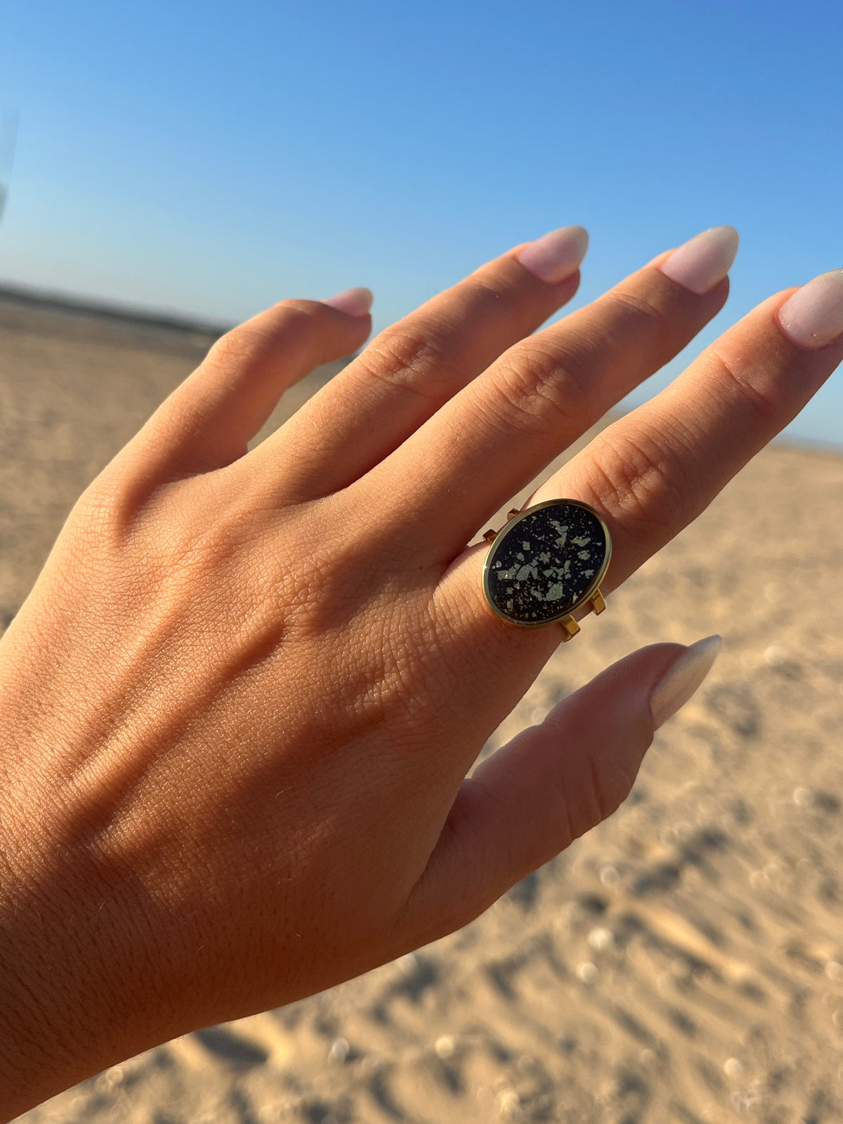 Anillo Syra Negro y Dorado