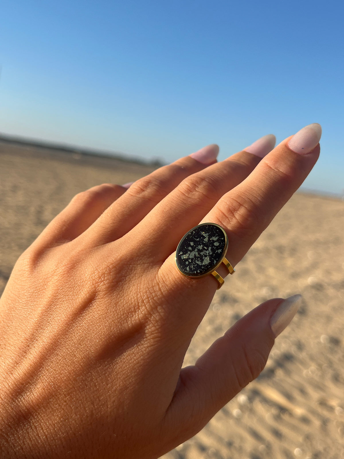 Anillo Syra Negro y Dorado